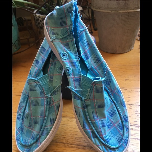 Blue Fin Shoes - Picture 2 of 6